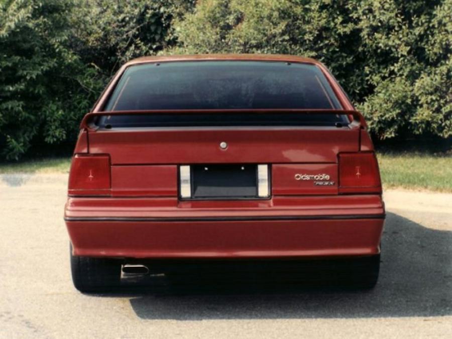  Oldsmobile FE3-X Firenza Concept 1985 года  (фото 3 из 4)